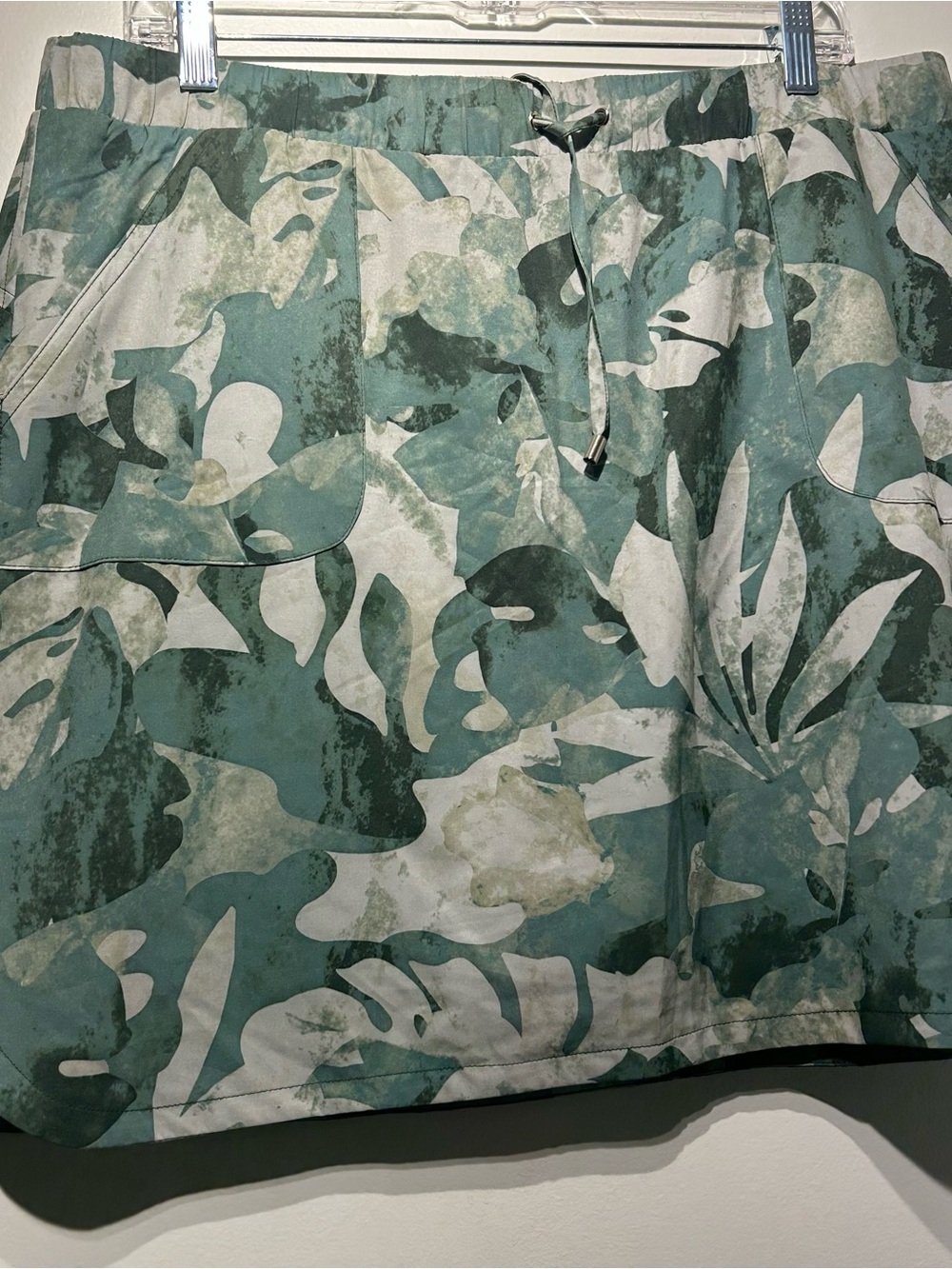 Chico's Zenergy Leaf Print Skort - NWOT Size 2.5 (US 14)